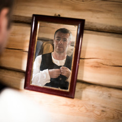 Klær, anno 1850 kan lånes for fotografering, de henger i huset.
Vi kan ta bilder av gjestene, lage postkort og sende for dere, hvis dere ønsker, selvfølgelig.
---
Clothing, anno 1850 can be borrowed for photography, they hang in the house.
We can take photos of you, if you wish.